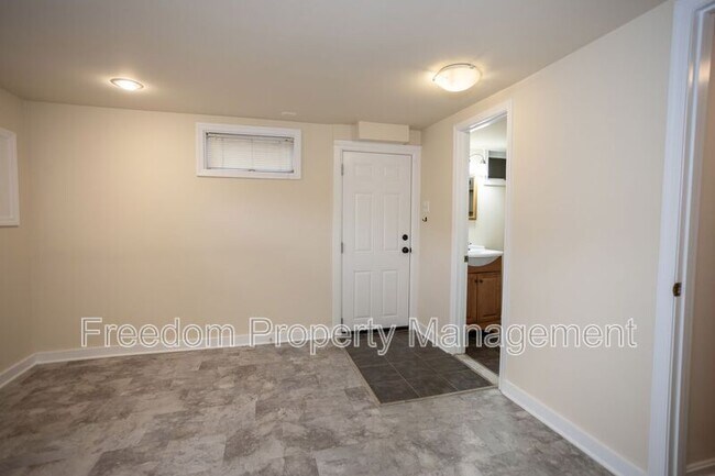 Building Photo - 5914 Ridge View Dr