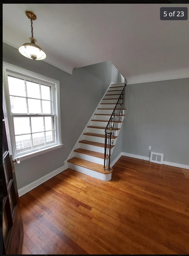 Building Photo - Newly Renovated Single Family Home in Exce...