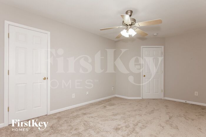 Building Photo - 5633 Waverly Lynn Ln