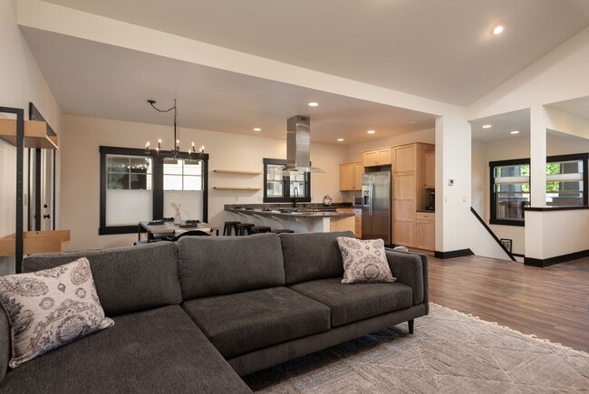Building Photo - Furnished Northwest Crossing Craftsman in Quiet Cul-de-Sac