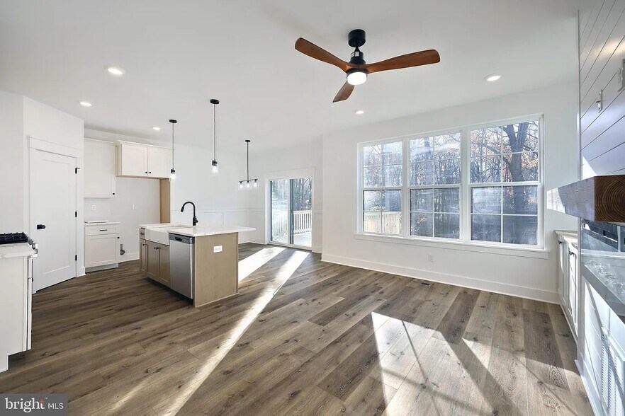 Building Photo - 1022 Trinity Rd