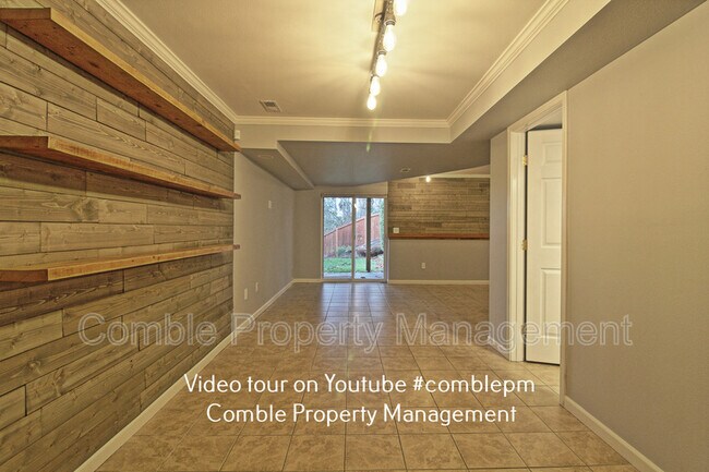 Building Photo - 4112 NE 27th Pl