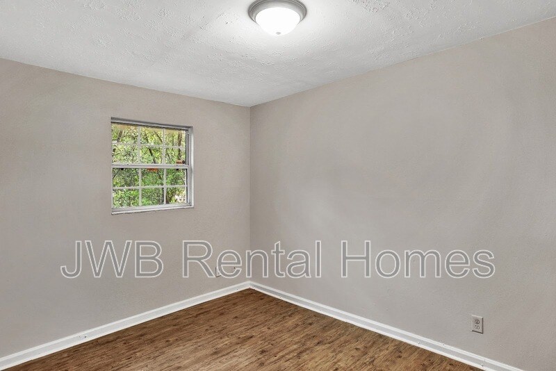 Building Photo - 9613 Priory Ave