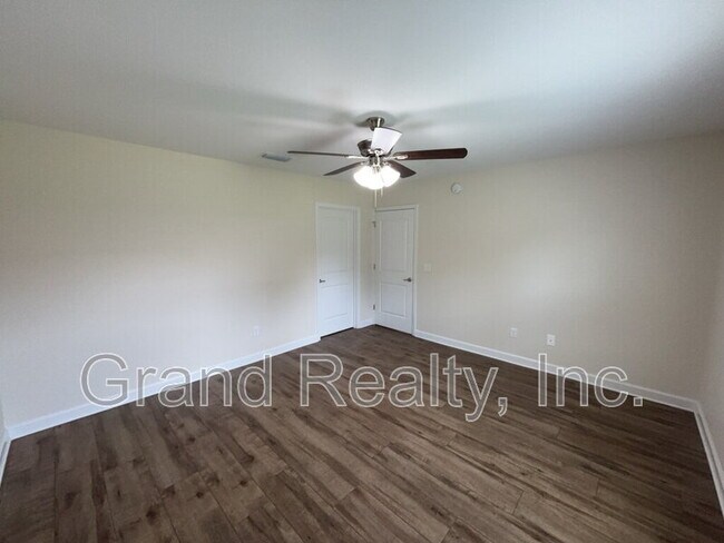 Building Photo - 4004 Roxies Ln