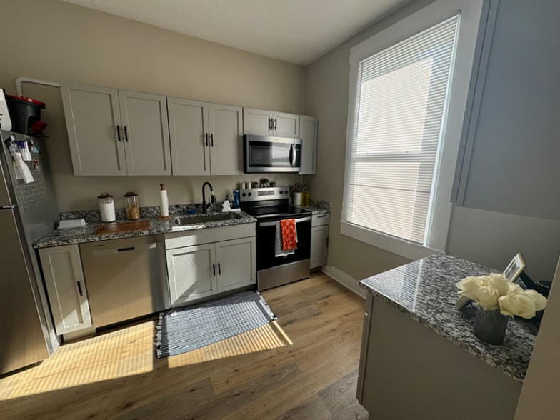 Building Photo - 900 Clarks Ln