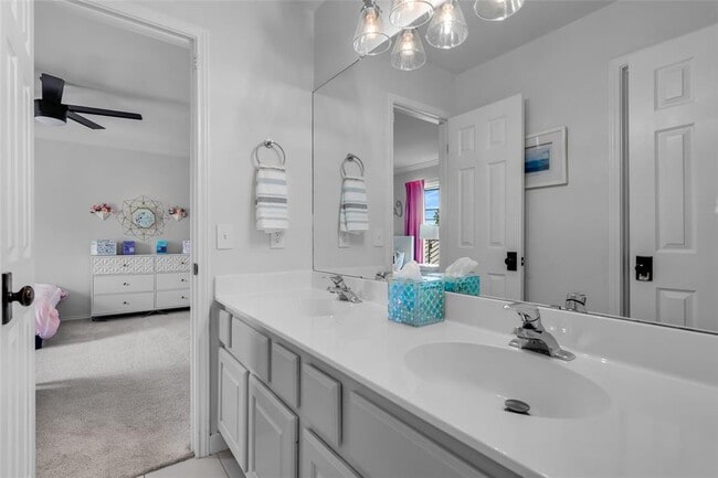 Building Photo - 11500 Emerald Falls Dr