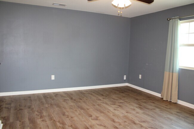 Building Photo - 138 Lyonshall St