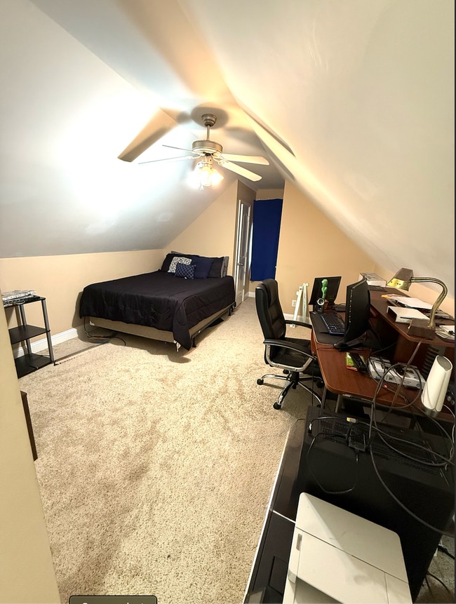 Building Photo - 4 bedroom 2.5 bath home