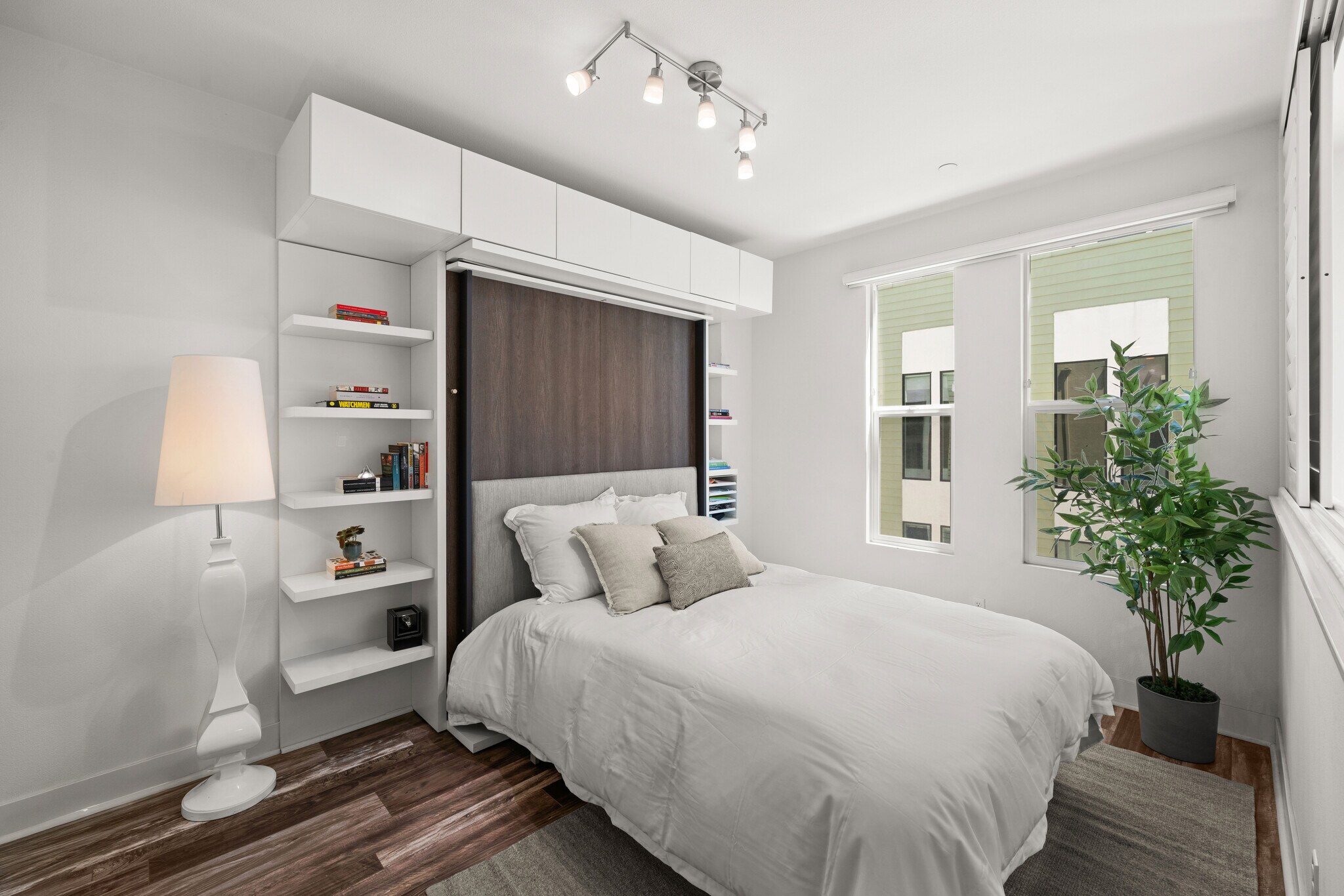 Third Bedroom is Ensuite - 1651 Topanga