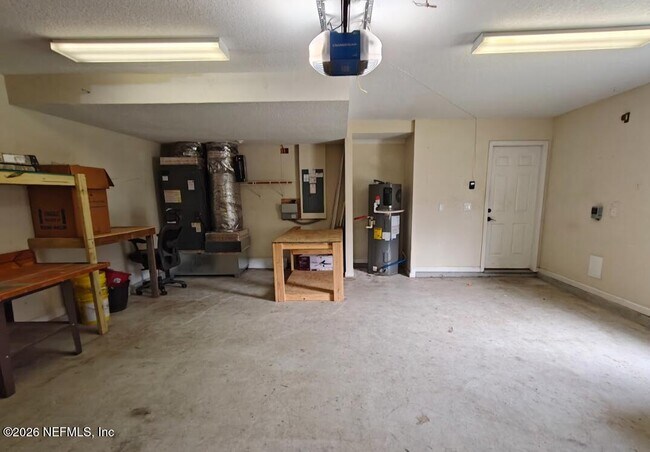 Building Photo - 4076 Everett Ave