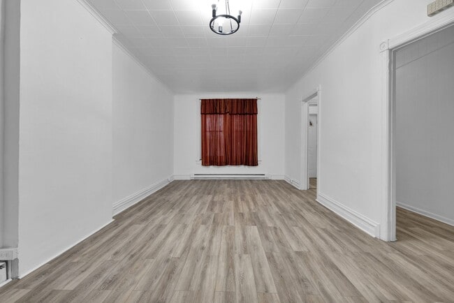 Building Photo - Spacious 5-Bed Renovated Home with Modern ...