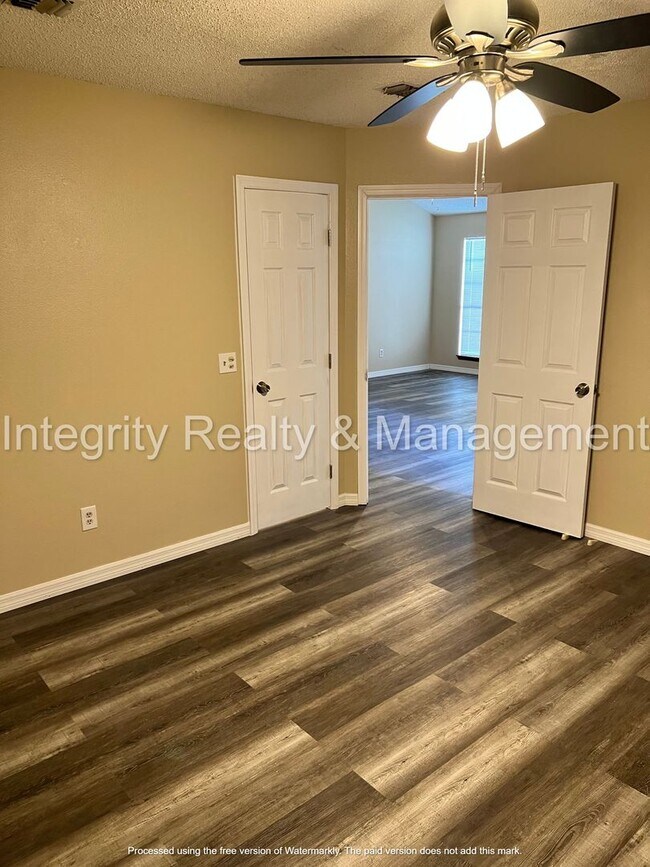 Building Photo - Charming cottage feel 3-bedroom, 2-bathroom house