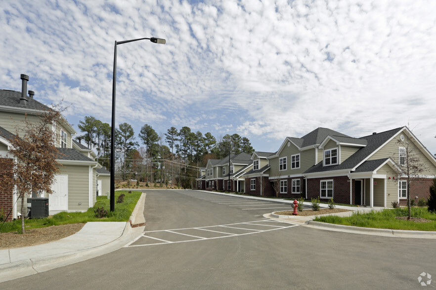 Building Photo - Glenbrook West