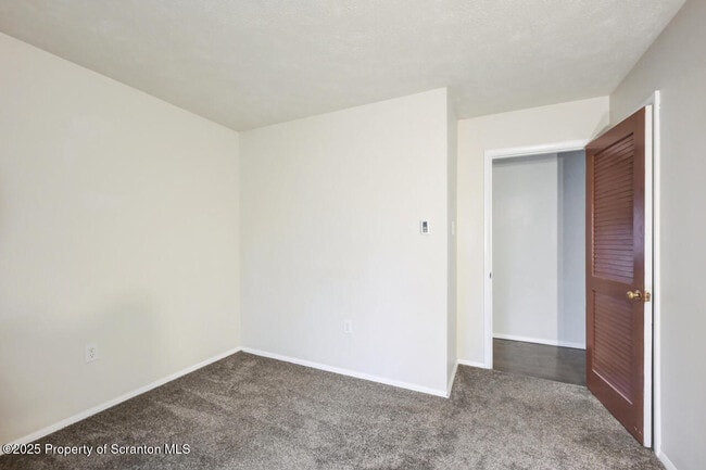 Building Photo - 300 Lake Rd