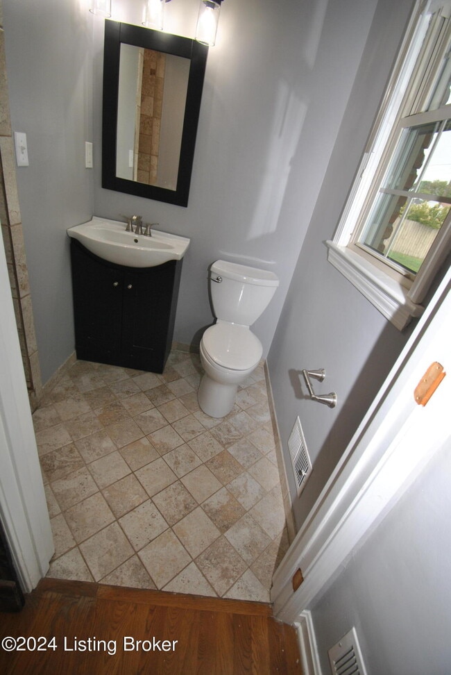 Building Photo - 1910 Janlyn Rd