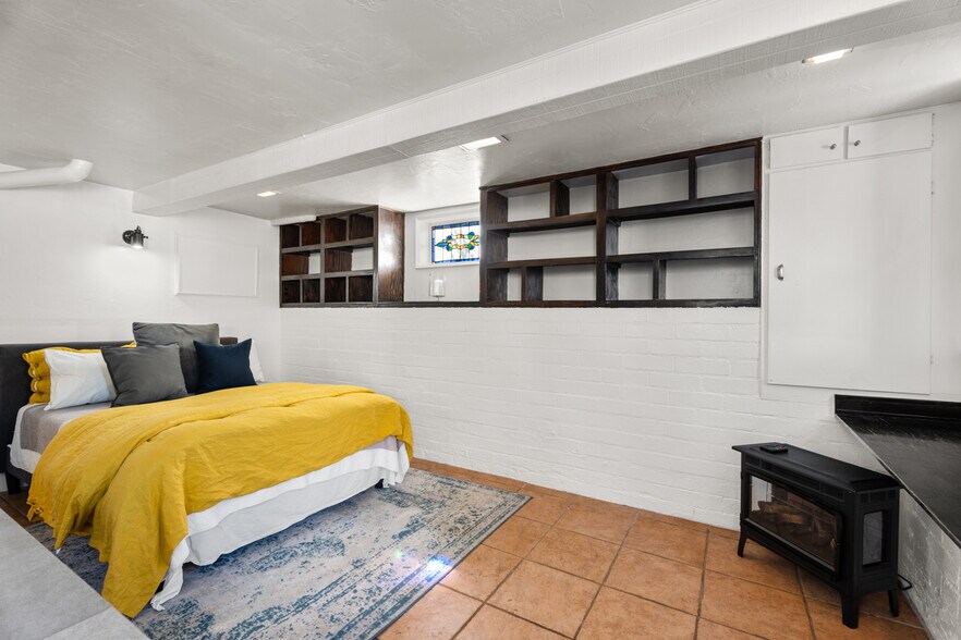 Building Photo - 5418 Siesta Dr
