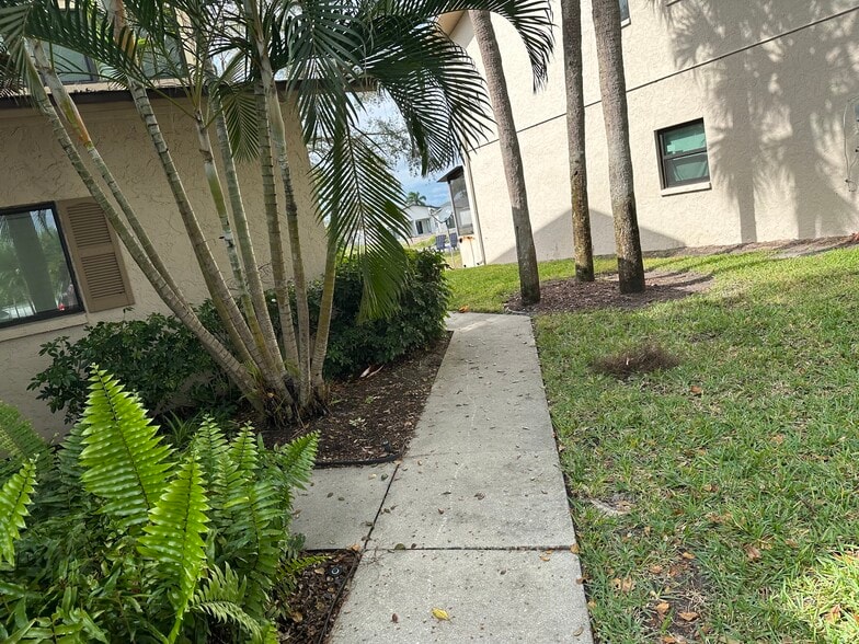 Building Photo - 26610 Southern Pines Dr