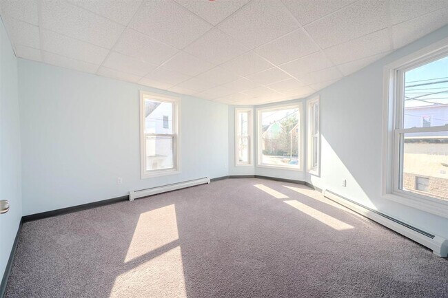 Building Photo - 74 Massabesic St