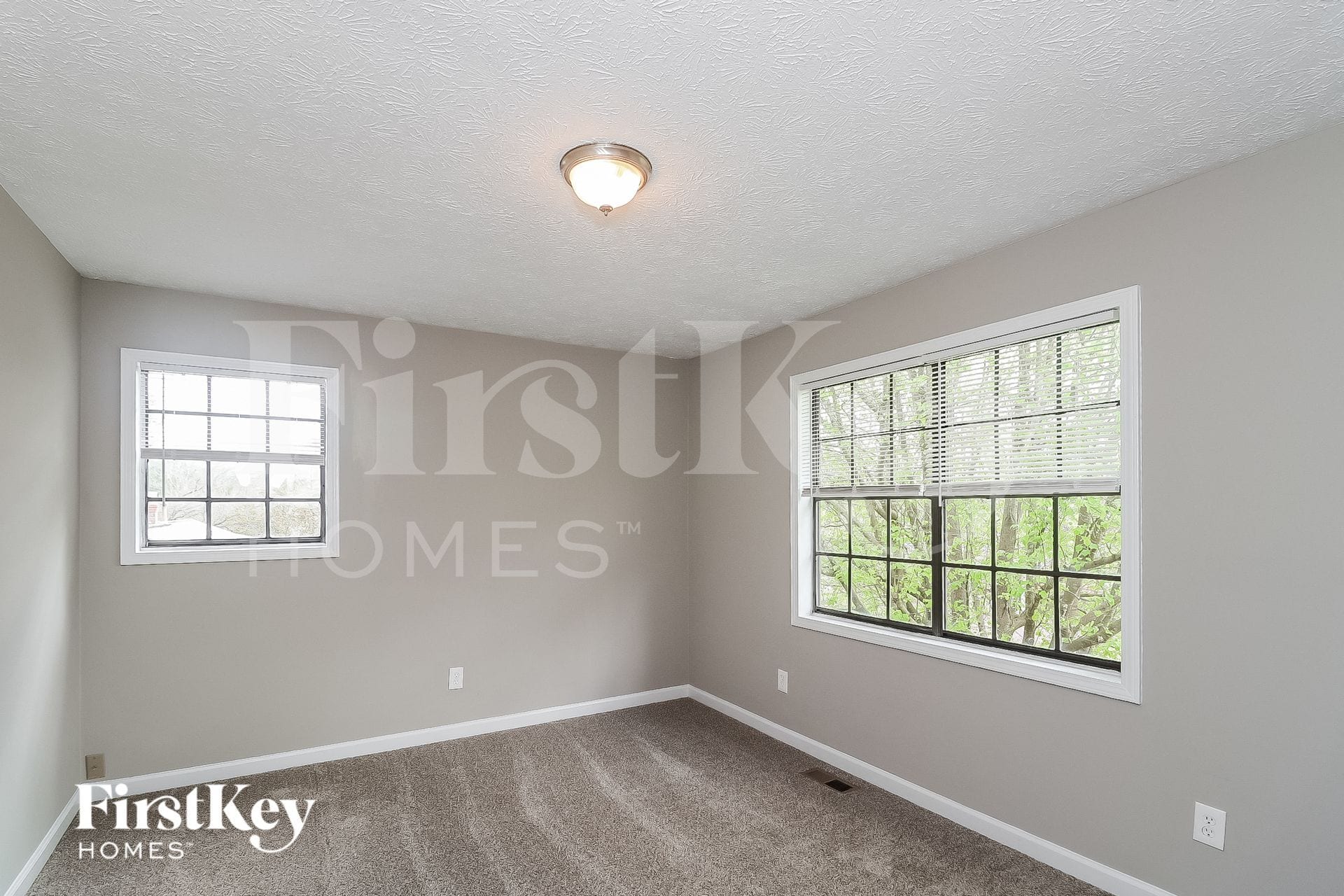 Building Photo - 3762 Cambridge Dr SW