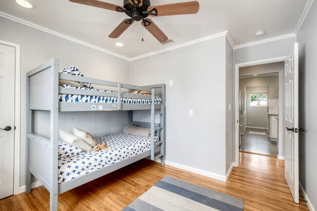 Building Photo - 3Bed/1Bath Charming Home in South Oceanside~ Moreno