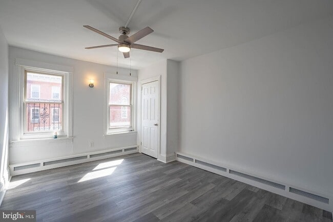 Building Photo - 122-122 Perry St