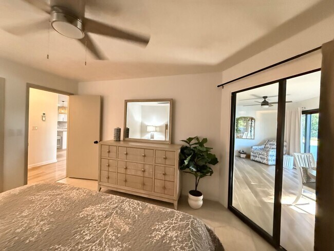 Building Photo - IMG Golf Course 2/2 Condo at Valencia Gard...