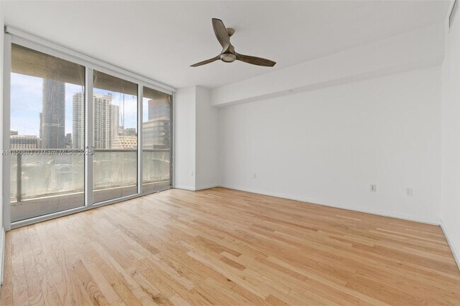 Building Photo - 495 Brickell Ave