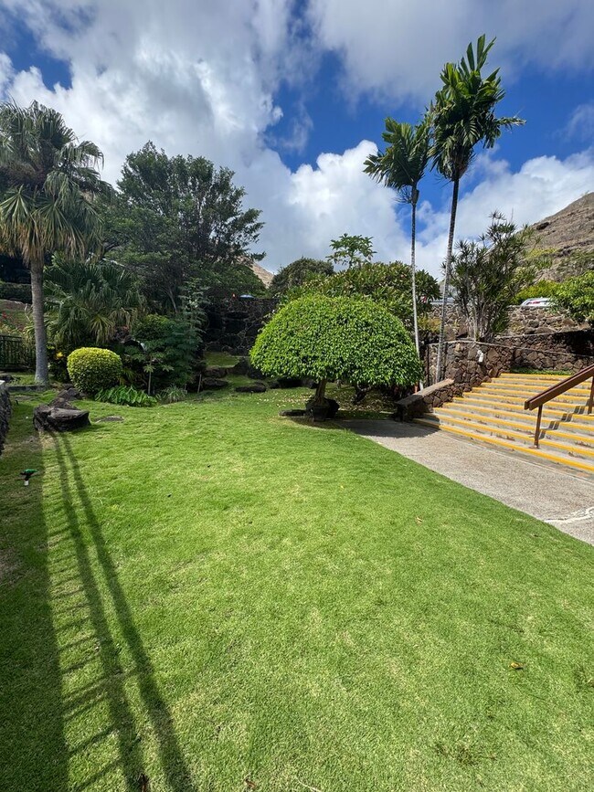 Building Photo - 3 BED, 2 BATH, 2 Parking with AC- Kalani Iki Estates