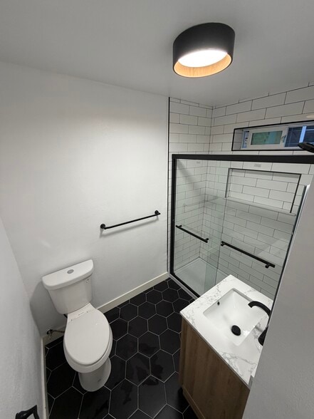 Building Photo - 2922 Glenhurst Ave