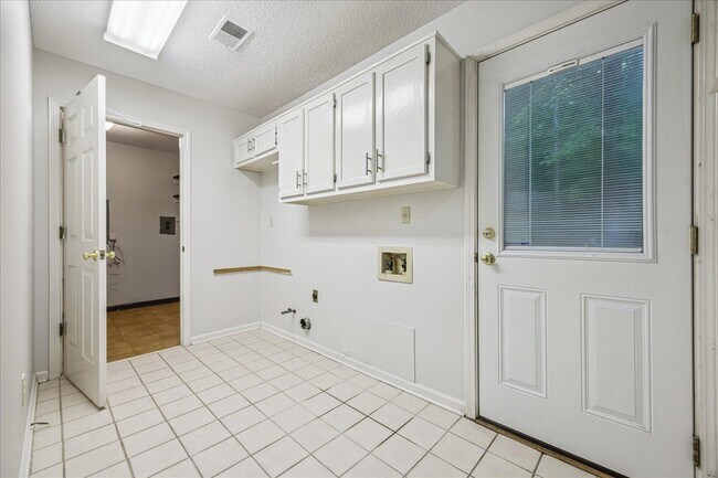 Building Photo - 8428 Bazemore Rd