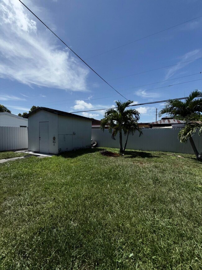Building Photo - 9235 SW 41st St