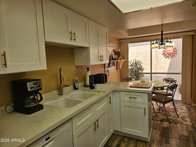 Building Photo - 6851 E Golden Hills Way