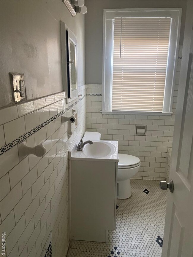 Building Photo - 14510 Asbury Park