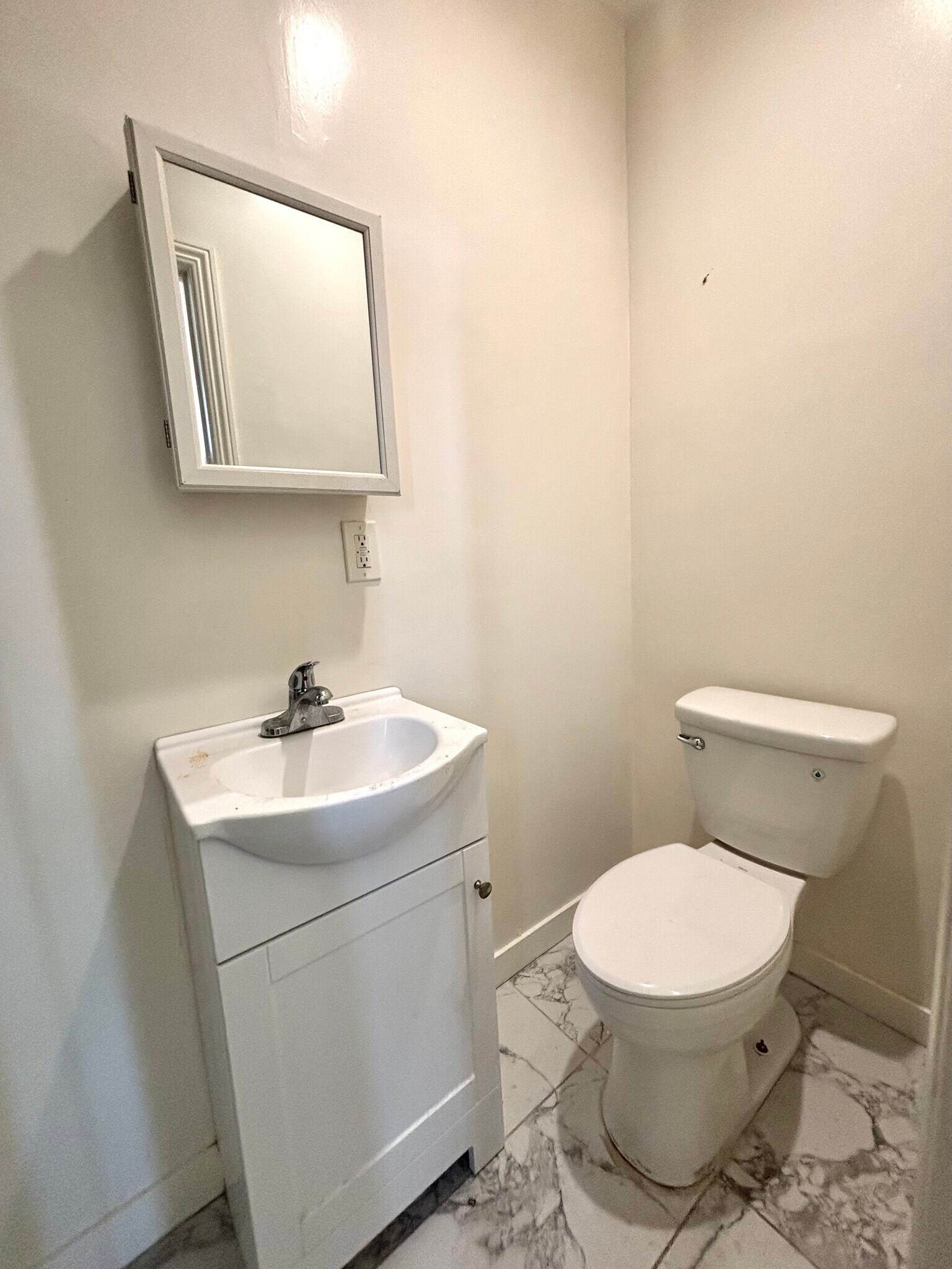 Building Photo - 2905 Van Buren Pl