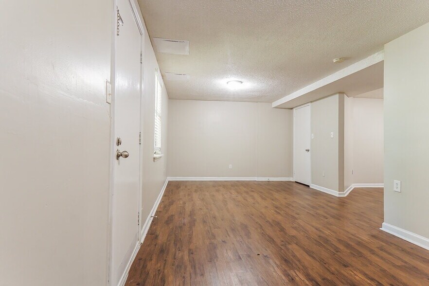 Building Photo - 20 Moonglow Dr