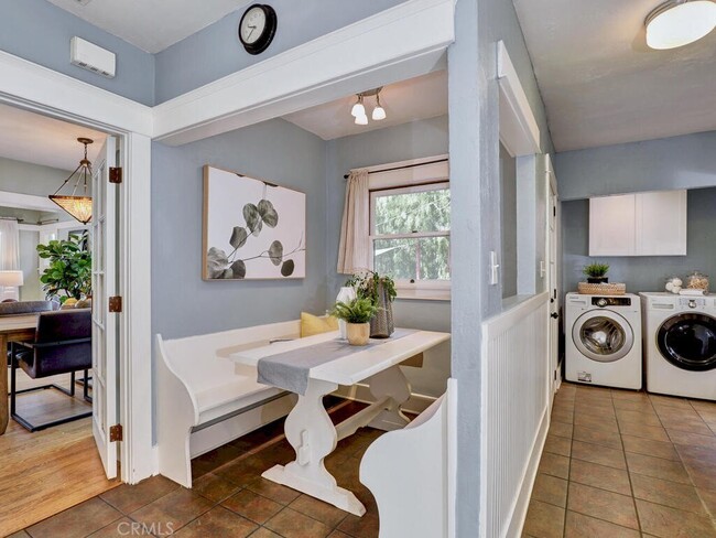 Building Photo - 229 Jacaranda Pl