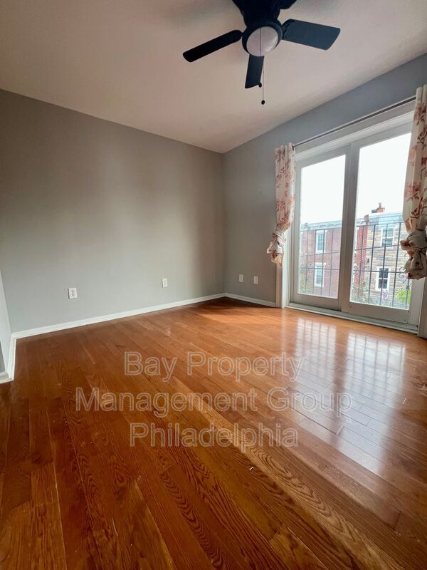 Building Photo - 827 Almond St
