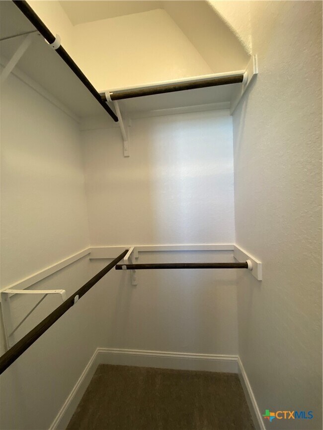 Building Photo - 1331 Hillsong St