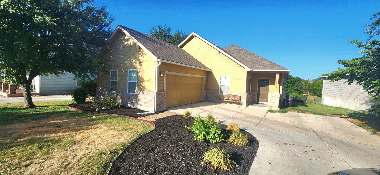 Building Photo - 1210 Plaza Lake Dr