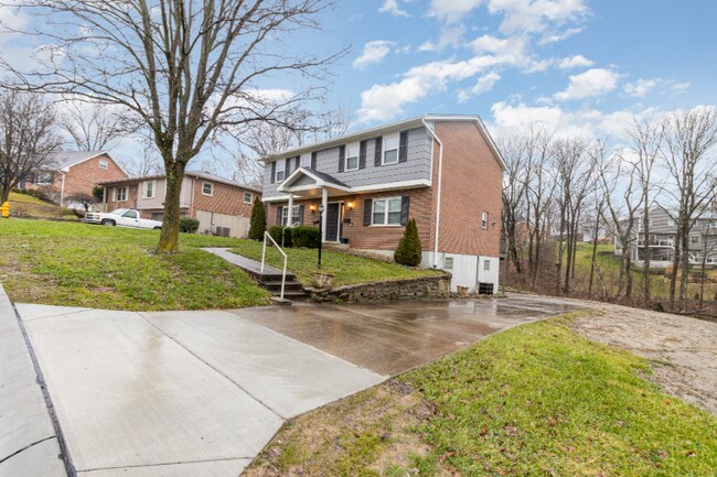 Building Photo - 1729 Fort Henry Dr