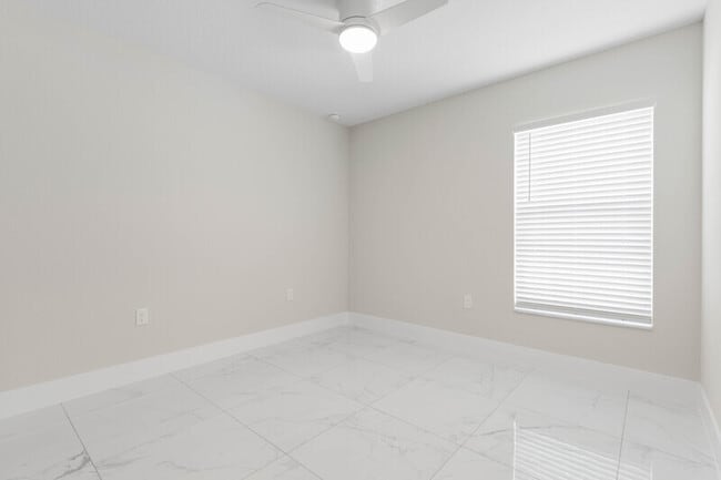 Building Photo - 12 Lloret Pl