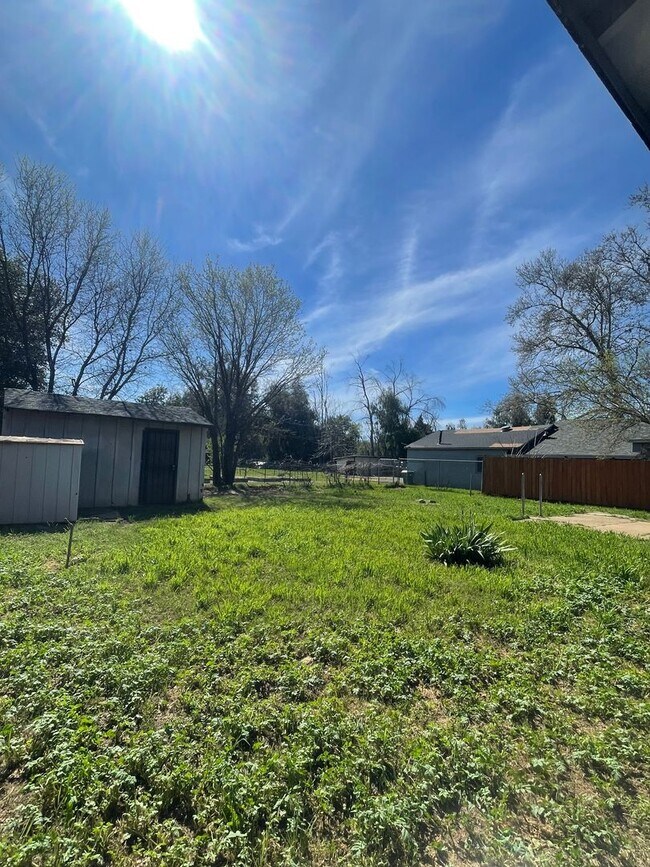 Building Photo - CUTE 3 BED 2 BATH IN COTTONWWOOD, CA