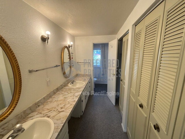 Building Photo - 40569 Steamboat Dr