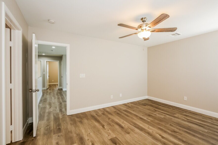Building Photo - 6494 W Haleh Ave