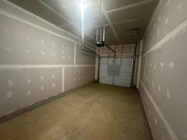 Building Photo - REDUCED PRICE & 1/2 Off First Month's Rent with move-in by 12/22 "Spacious 3-Bedroom Townhouse Re...