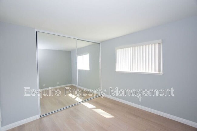 Building Photo - 3101 Albany Dr