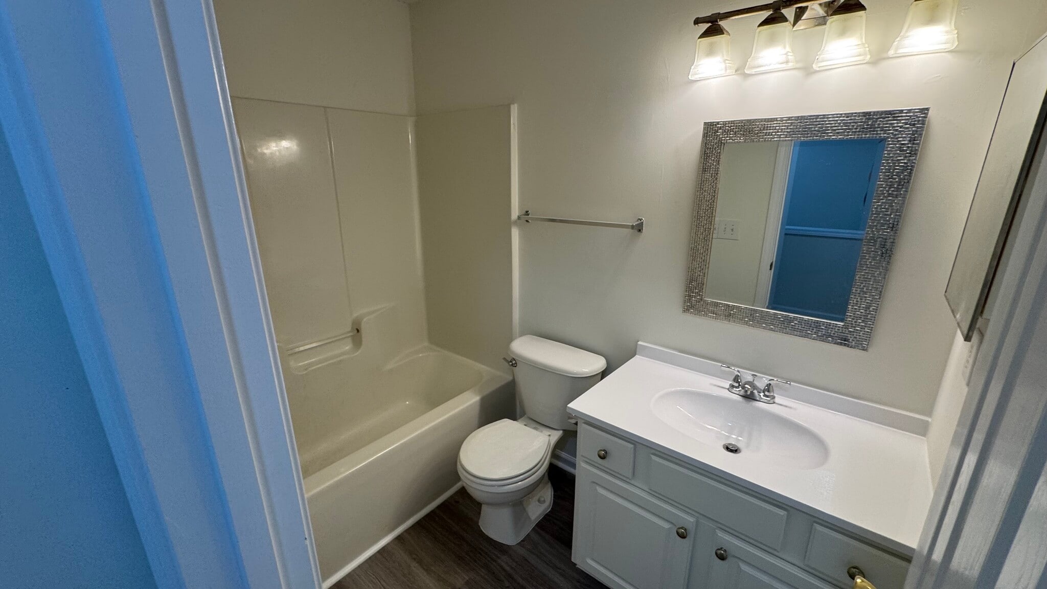 2nd Bath - 213 Canyon Lake Cir
