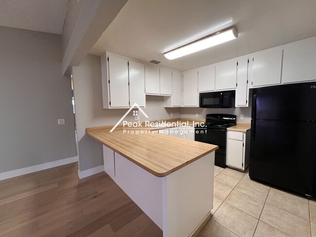 Building Photo - Nice Sacramento 2bd/1ba Halfplex!