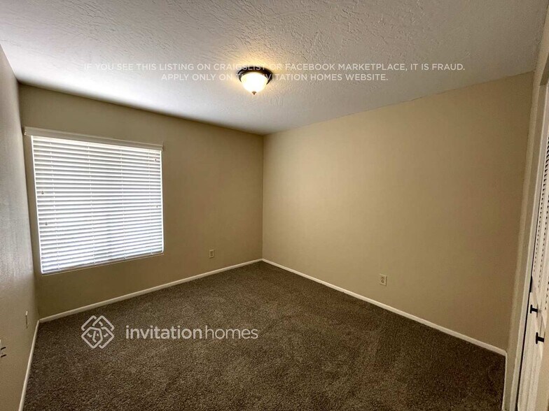 Building Photo - 1534 W Nopal Ave