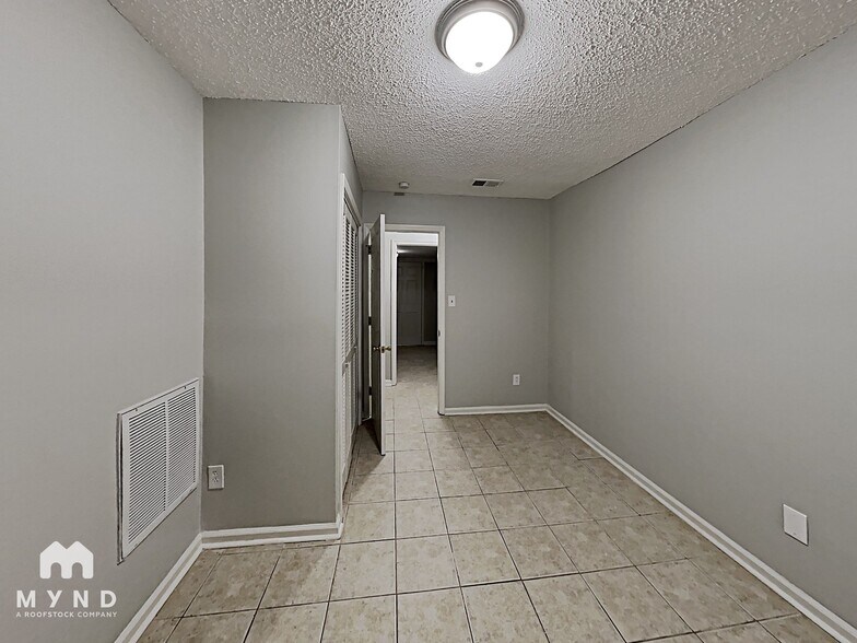 Building Photo - 1416 Painter Pl